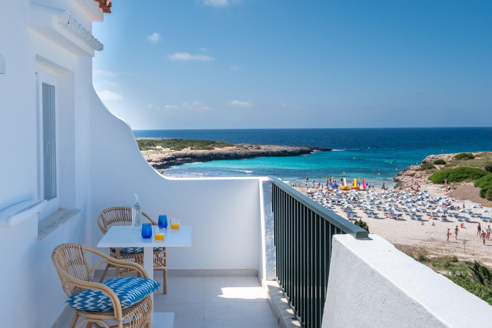 Fergus Style Carema Beach Aparthotel Cala'N Bosch  Exterior photo