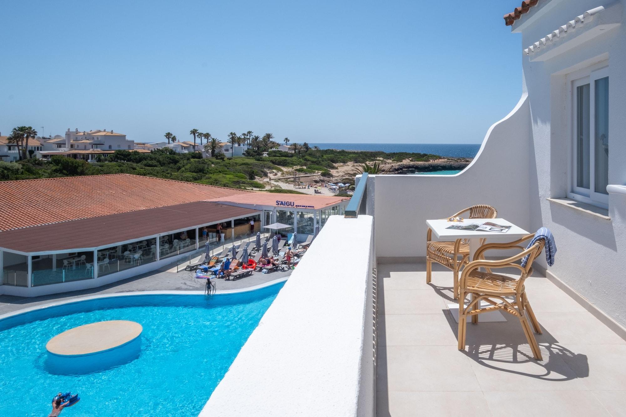 Fergus Style Carema Beach Aparthotel Cala'N Bosch  Exterior photo