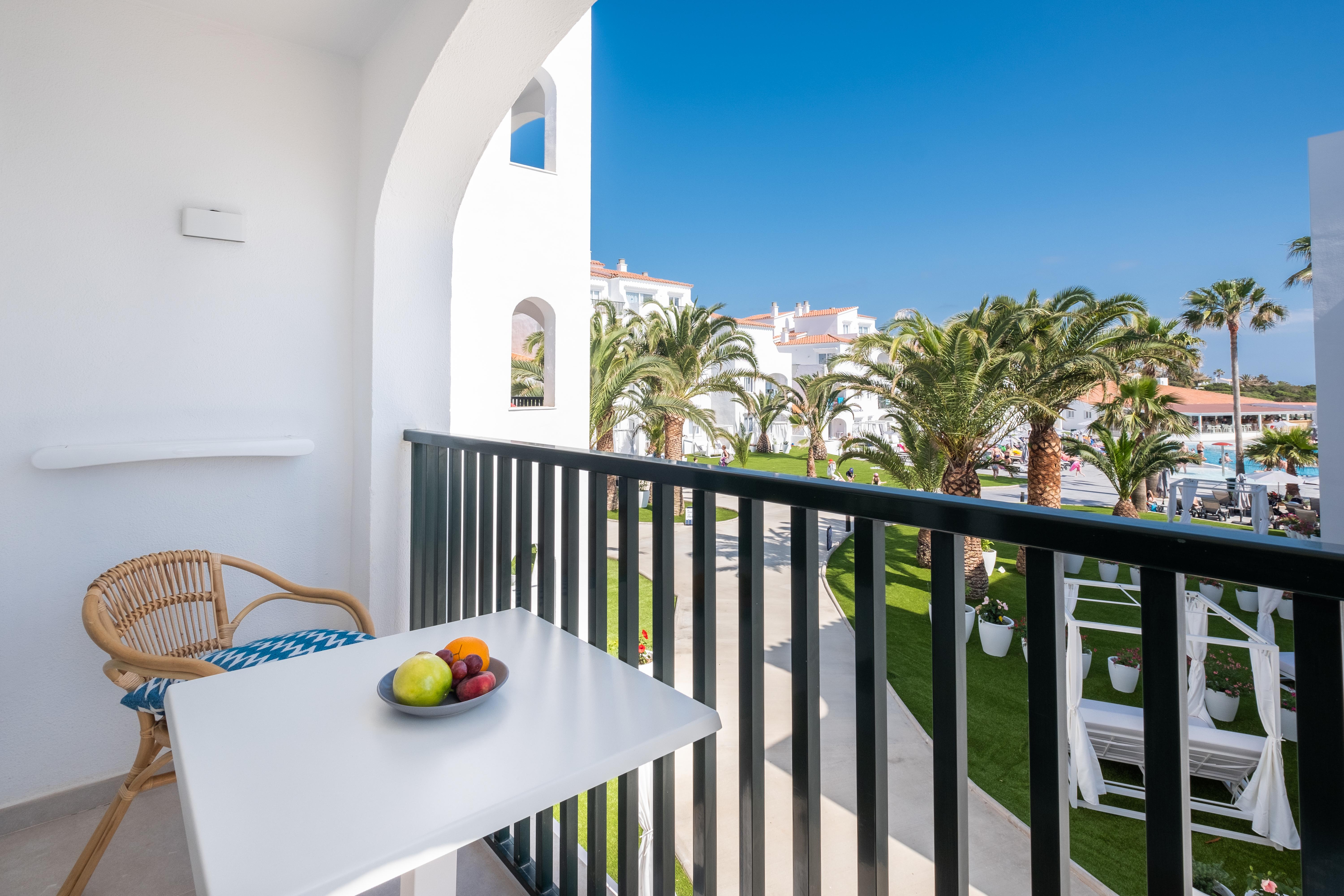 Fergus Style Carema Beach Aparthotel Cala'N Bosch  Exterior photo