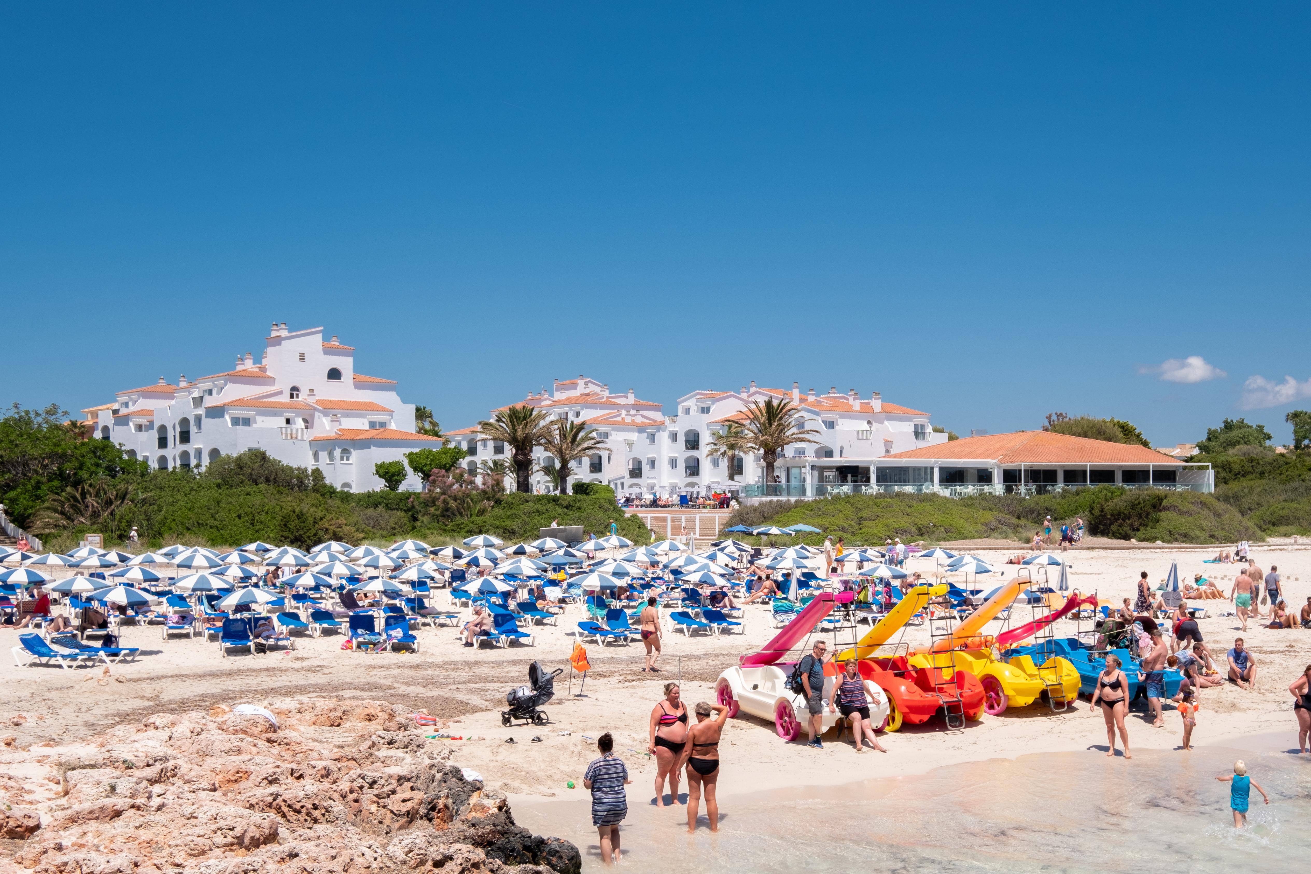 Fergus Style Carema Beach Aparthotel Cala'N Bosch  Exterior photo