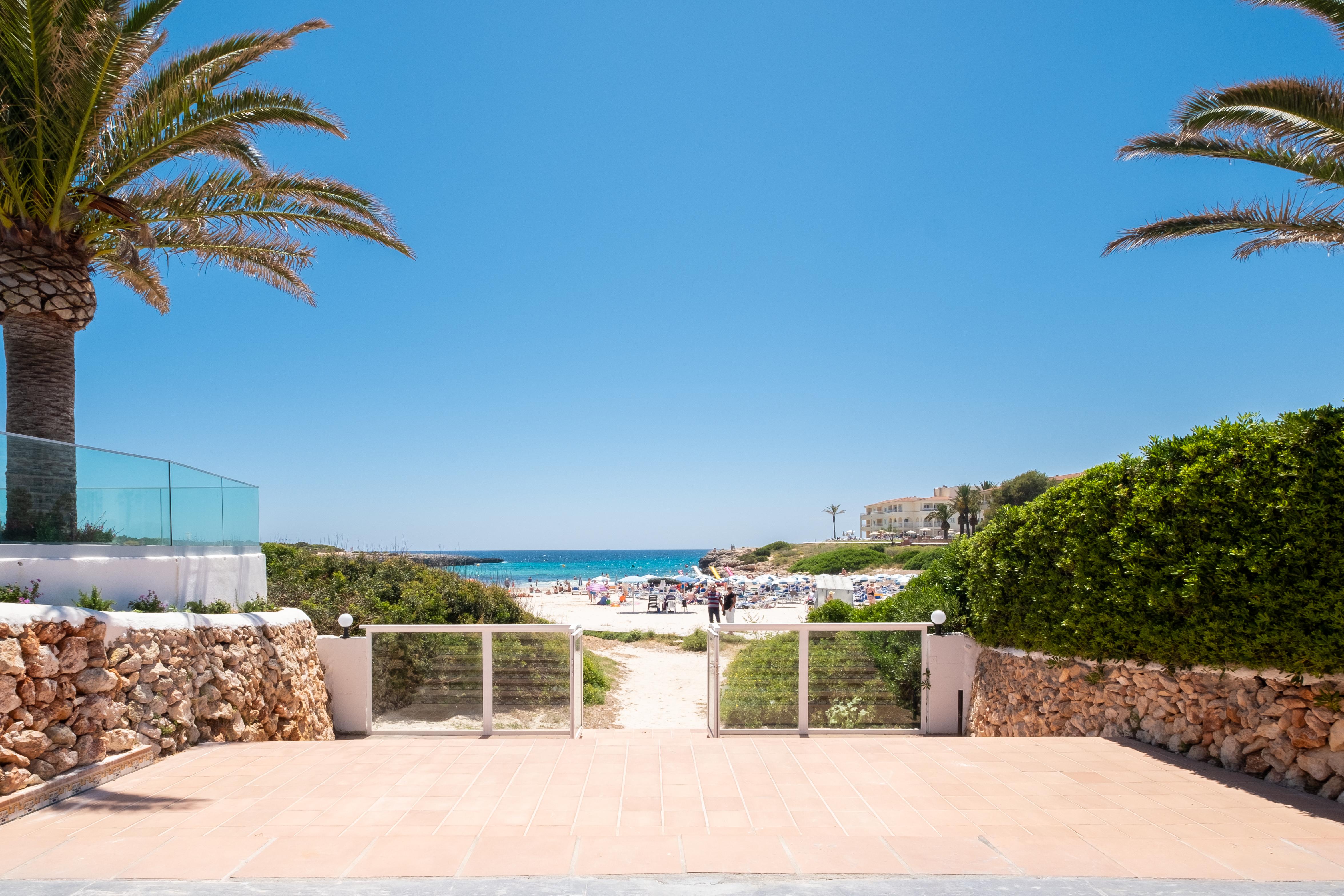 Fergus Style Carema Beach Aparthotel Cala'N Bosch  Exterior photo