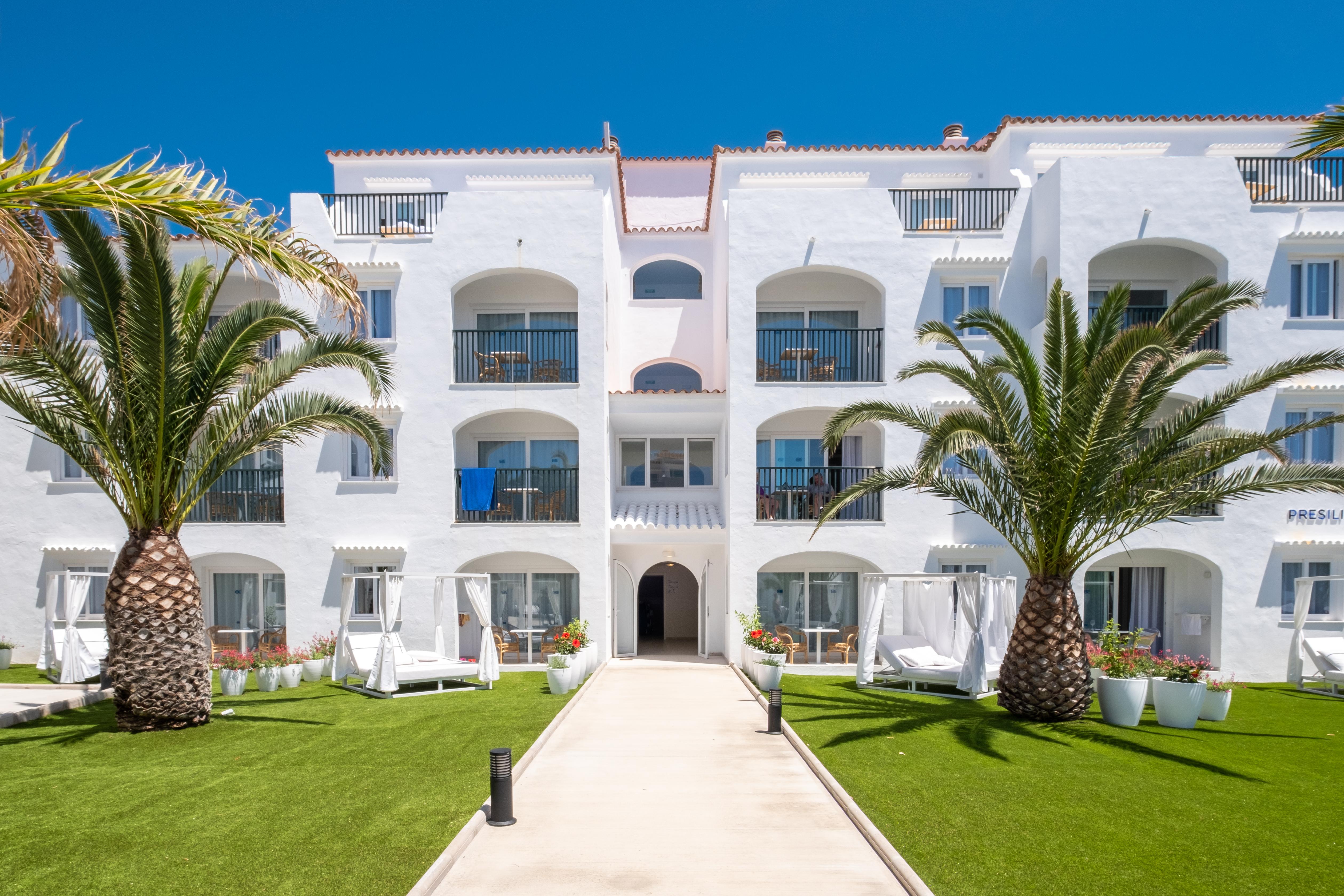 Fergus Style Carema Beach Aparthotel Cala'N Bosch  Exterior photo