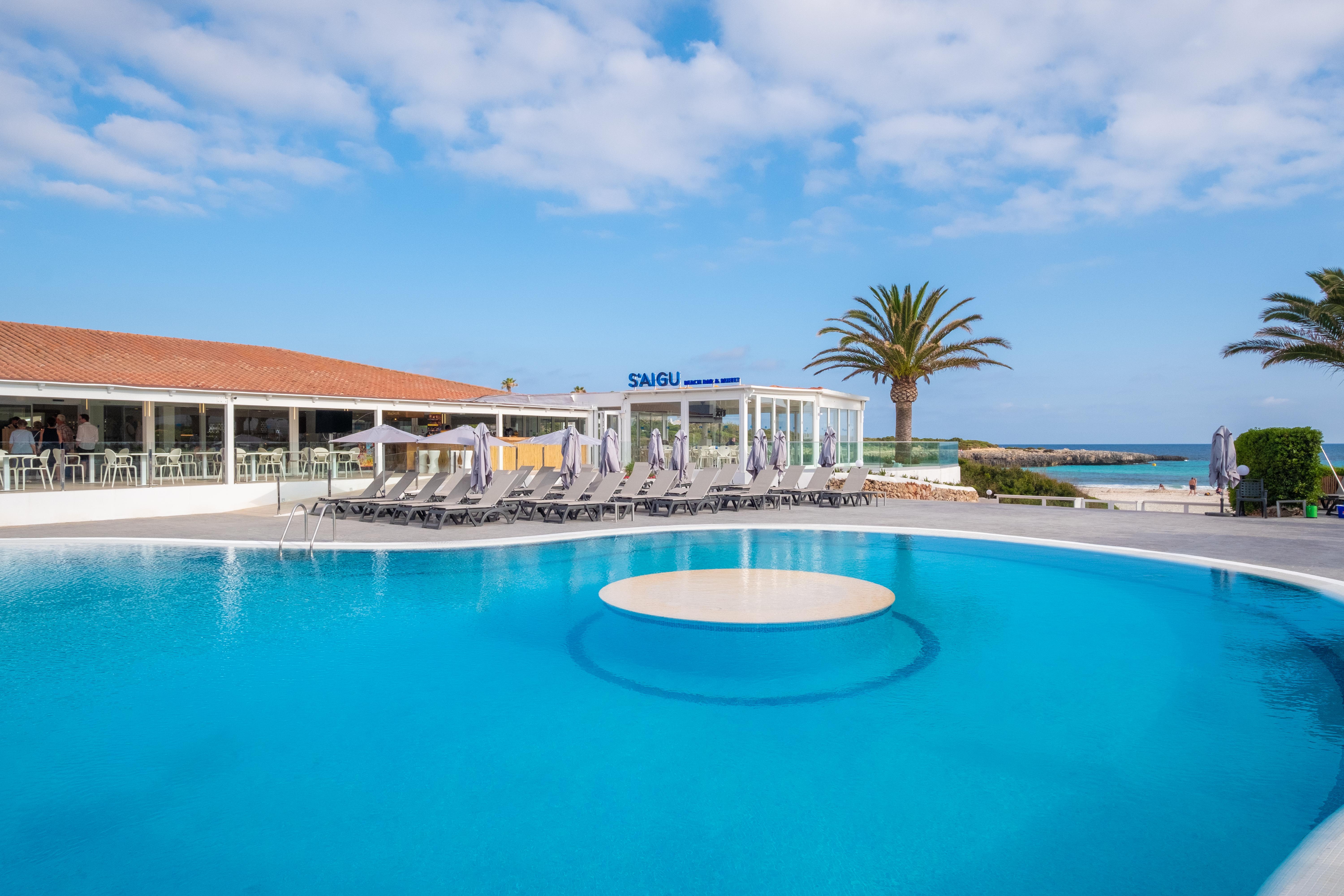 Fergus Style Carema Beach Aparthotel Cala'N Bosch  Exterior photo