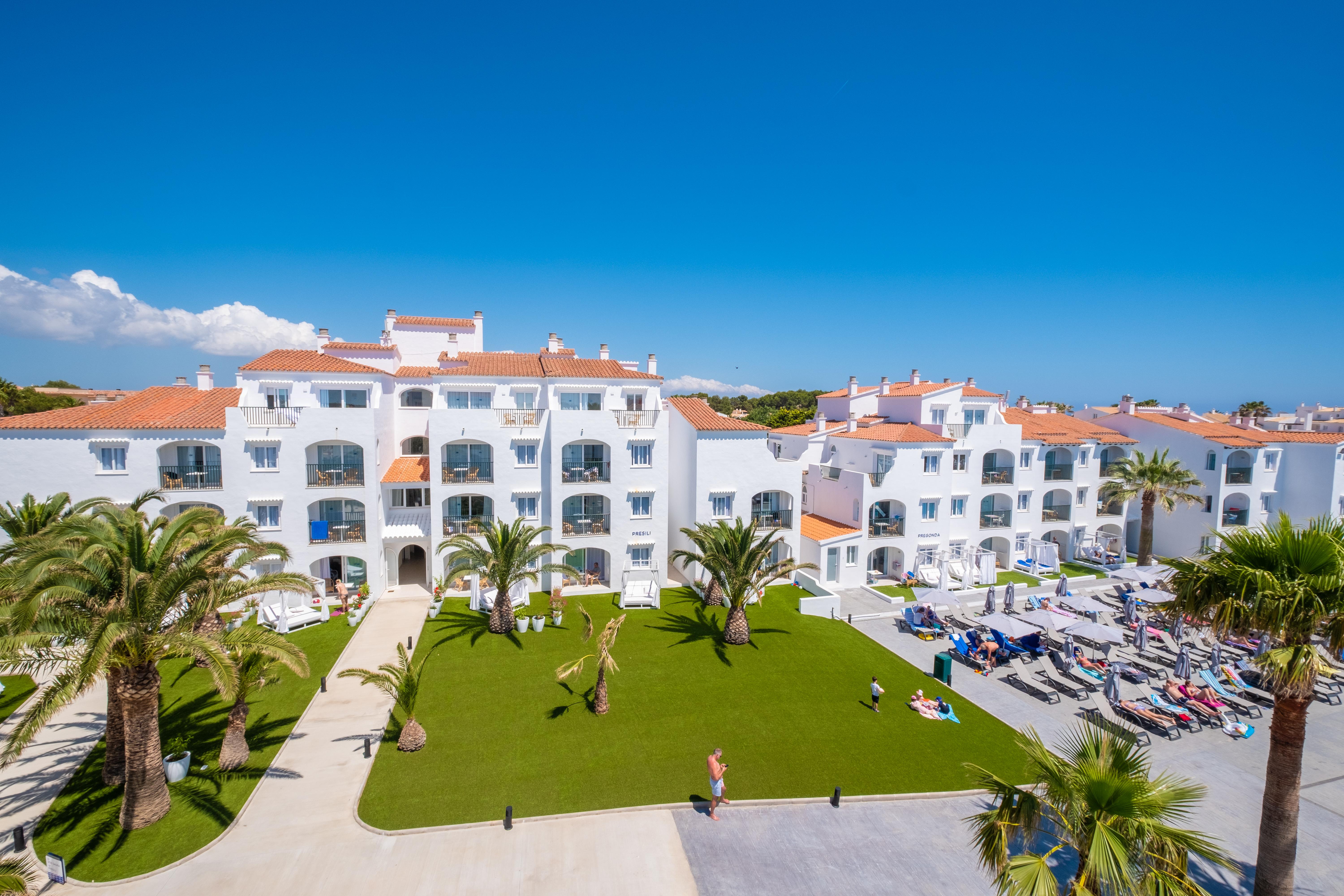 Fergus Style Carema Beach Aparthotel Cala'N Bosch  Exterior photo