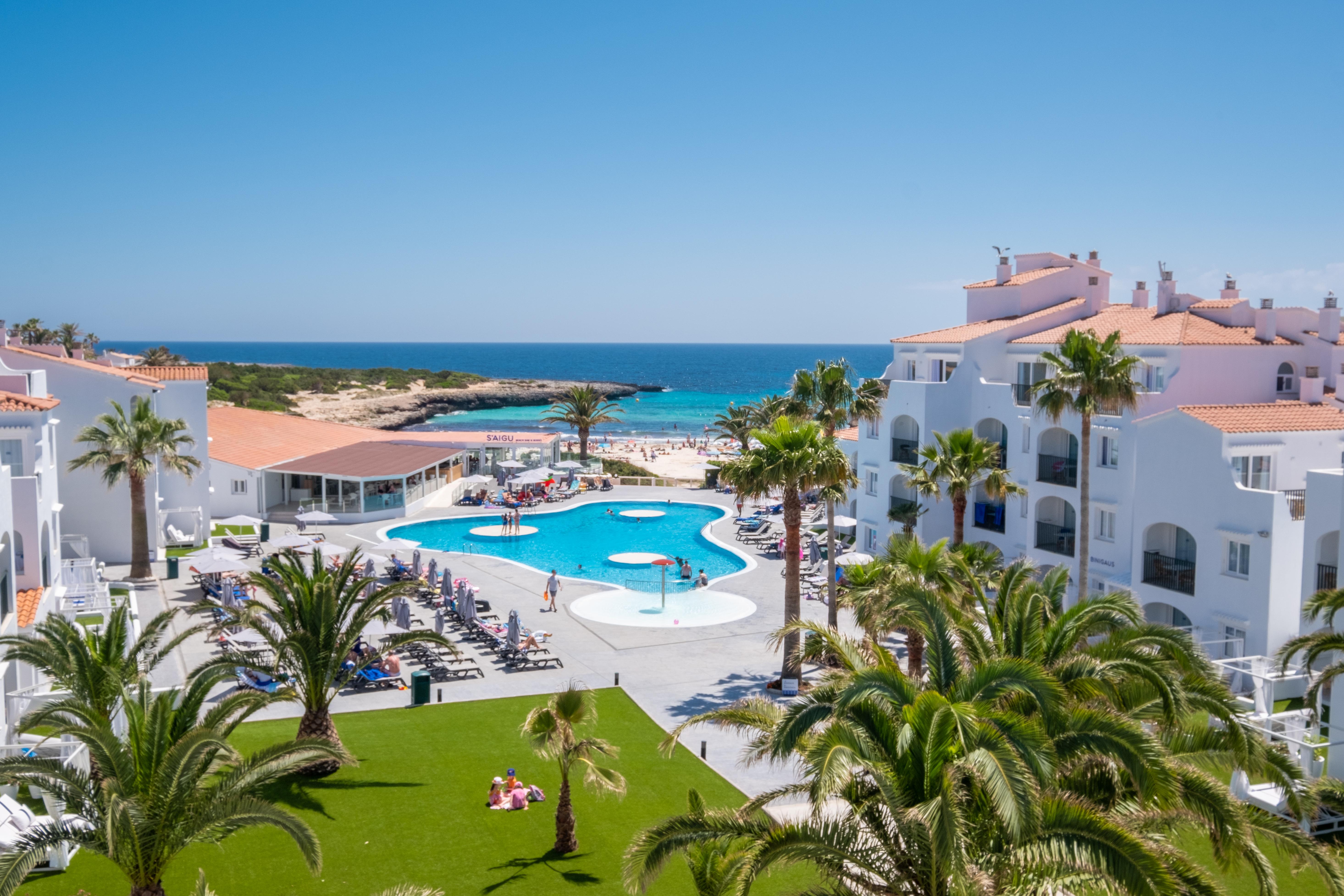 Fergus Style Carema Beach Aparthotel Cala'N Bosch  Exterior photo