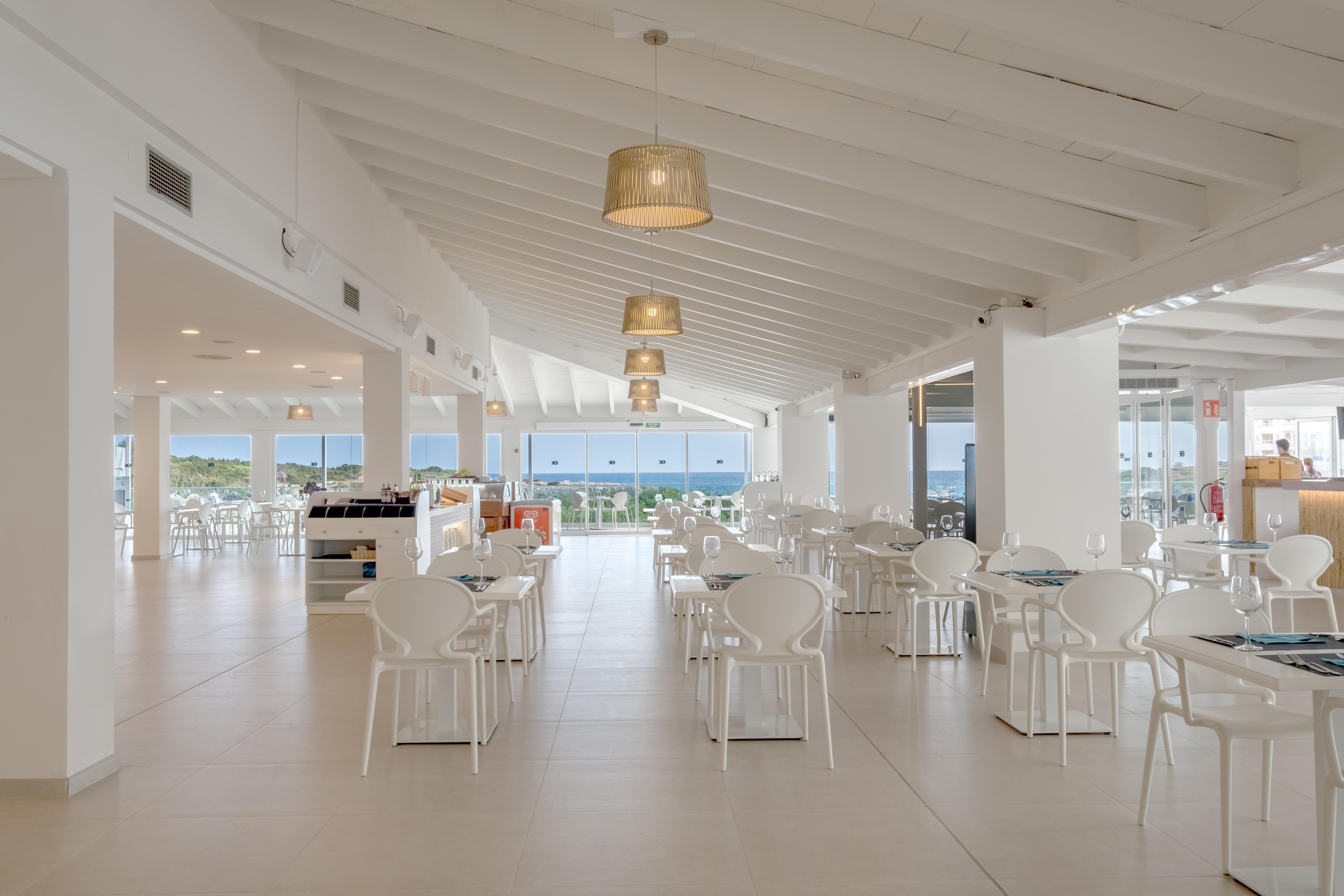 Fergus Style Carema Beach Aparthotel Cala'N Bosch  Exterior photo